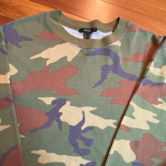 Forever 21 Oversized Ribbed Crop Top size Medium Camo - Picture 5 of 7